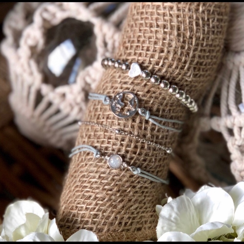 🌼2/$20🌼 Infinite Low Bracelet Set